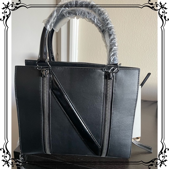 Rare find NicoPanda mini tote in leather and patent accents w shoulder chain - Picture 2 of 10